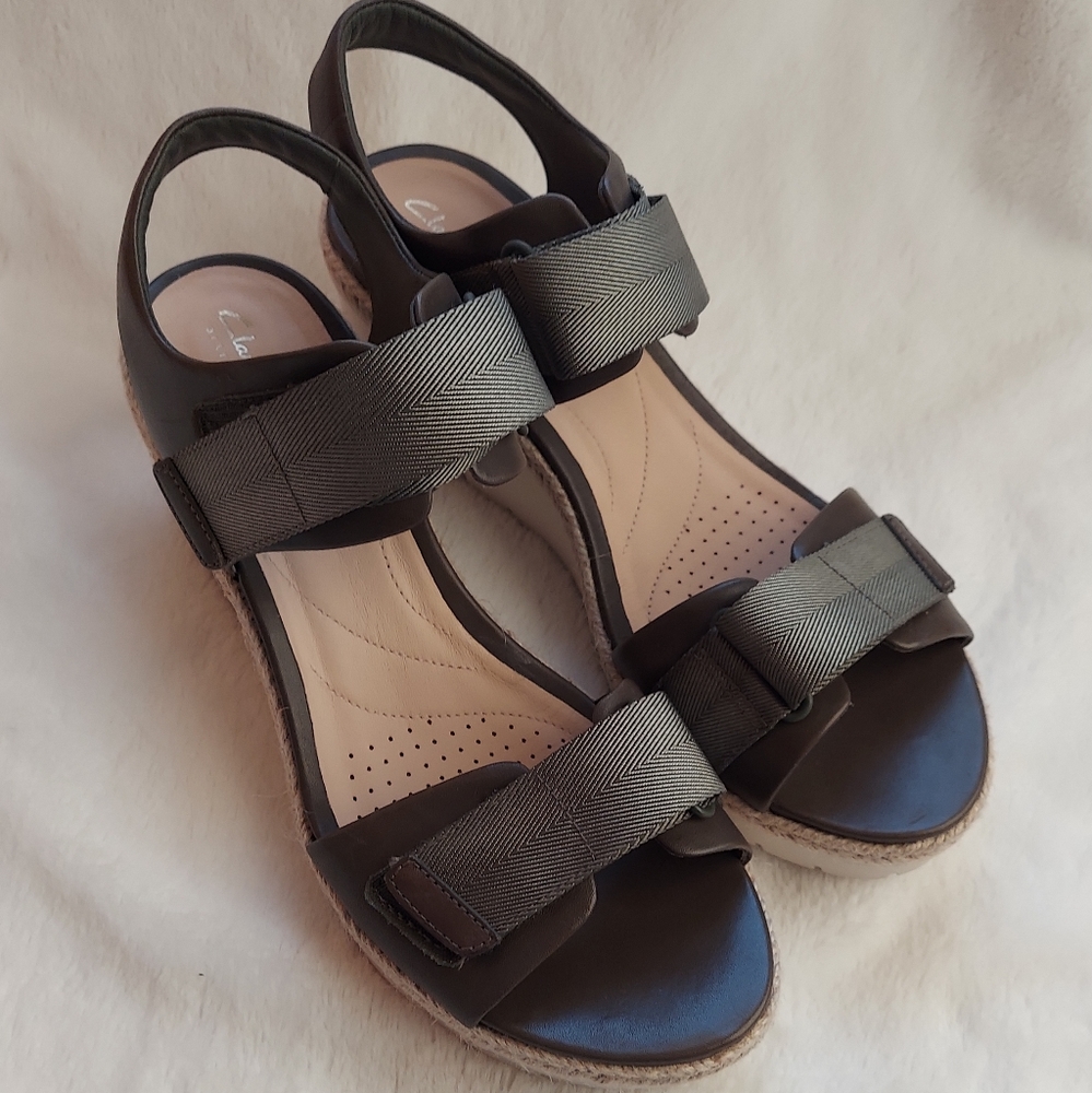 Clarks Artisan Women’s Oliver Green Wedge Shoes 11